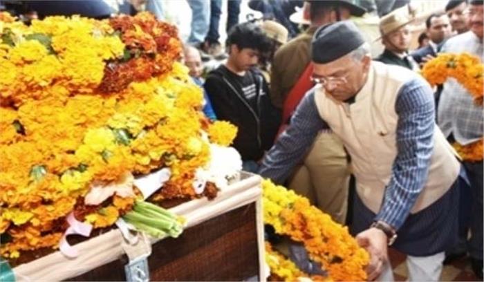 हजारों लोगों ने मेजर बिष्ट के अंतिम संस्कार में लिया भाग