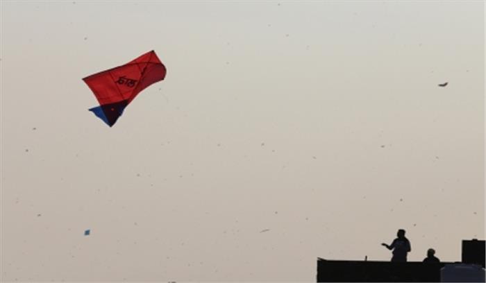 मकर संक्रांति पर केवल परिवार के सदस्यों को छत पर जाने की इजाजत