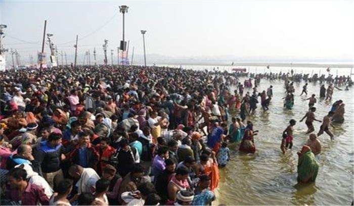 मकर संक्रांति पर लाखों श्रद्धालुओं ने संगम में लगाई डुबकी