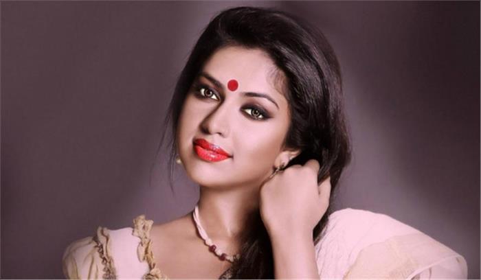 मलयाली अभिनेत्री अमाला पॉल के पिता का निधन