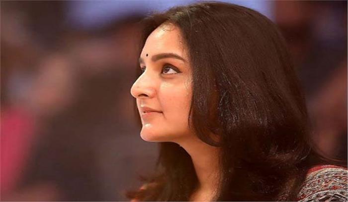 मलयाली अभिनेत्री मंजू वारियर फिल्म टीम सहित हिमाचल में फंसीं मलयाली अभिनेत्री मंजू वारियर फिल्म टीम सहित हिमाचल में फंसीं