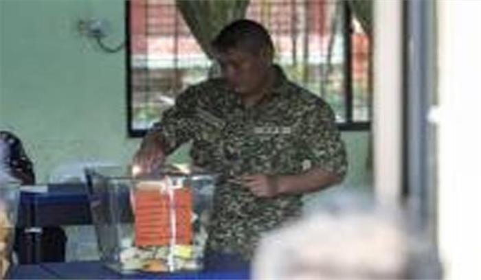 मलेशिया : आम चुनाव के शुरुआती मतदान शुरू