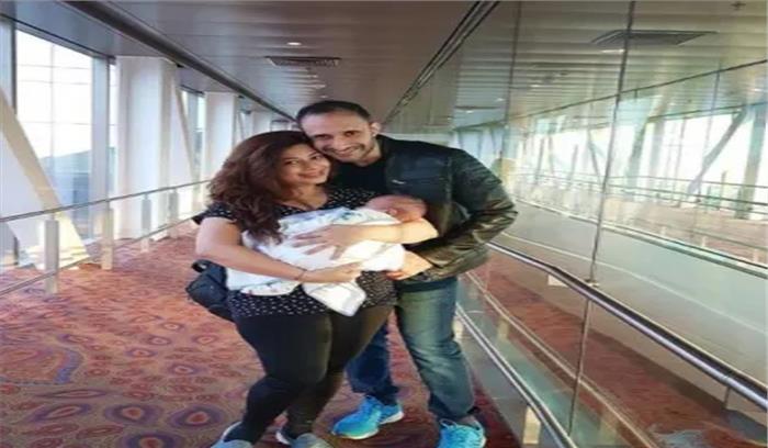 जयपुर में बेटे संग पहली छुट्टी मना रहीं मालिनी कपूर