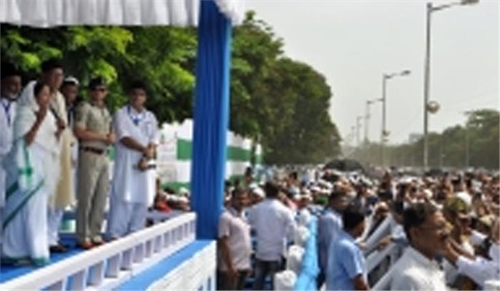 ममता ने मुस्लिम तुष्टीकरण का आरोप लगाने वालों की आलोचना की ममता ने मुस्लिम तुष्टीकरण का आरोप लगाने वालों की आलोचना की