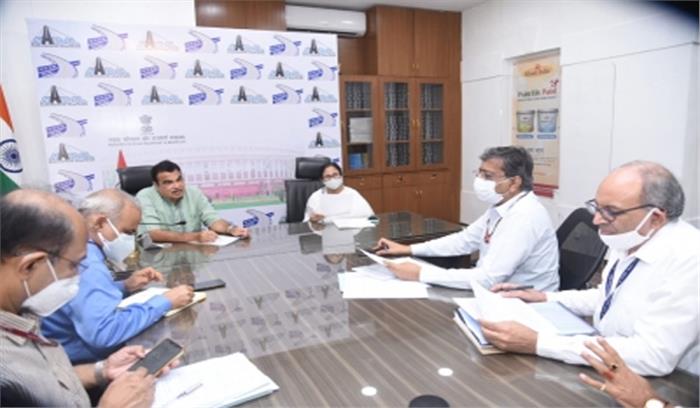 ममता ने गडकरी से मुलाकात की, बुनियादी ढांचा परियोजनाओं पर की चर्चा