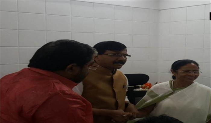 ममता बनर्जी ने शिवसेना के सांसदों से मुलाकात की 