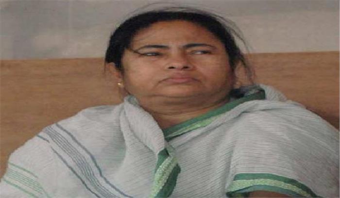  ममता सुकमा में शहीद CRPF जवानों के परिजनों से मिली