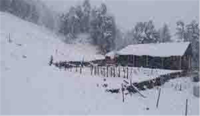 मनाली में और अधिक बर्फबारी