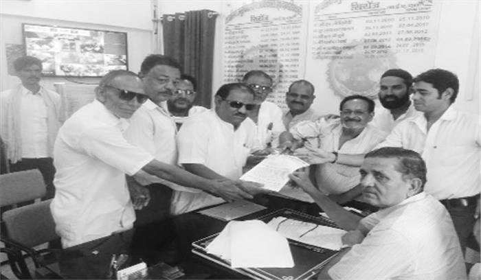 मंडी में भ्रष्टाचार मामले को लेकर कांग्रेस ने सौंपा ज्ञापन