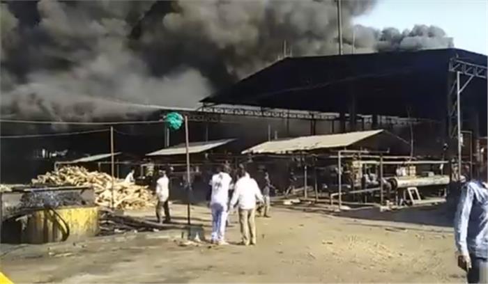 मप्र: टायर फैक्ट्री में लगी भीषण आग, 4 मजदूर झुलसे