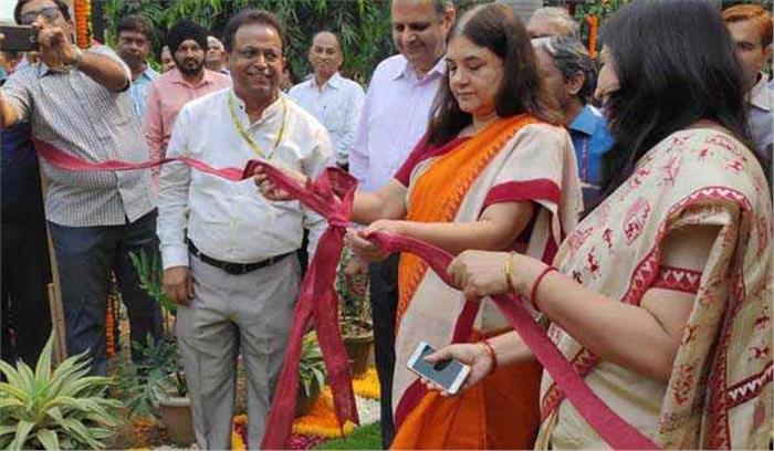 मेनका गांधी ने पीयूष गोयल से किया आयकर अधिनियम में संशोधन का आग्रह