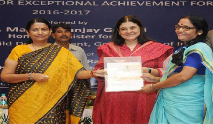 पढ़ाने के लिए आंगनवाड़ी कार्यकर्ताओं को प्रशिक्षण दिया जा रहा: मेनका गांधी