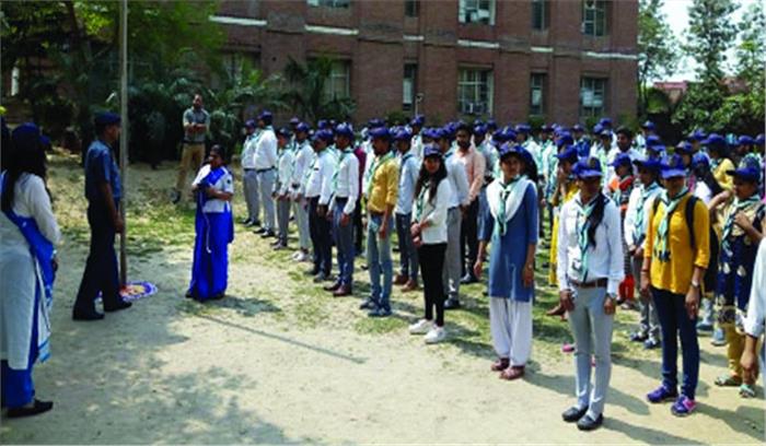 स्काउट गाइड कैंप में छात्र सीख रहे हैं जीवन जीने की कला स्काउट गाइड कैंप में छात्र सीख रहे हैं जीवन जीने की कला