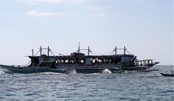 फिलीपींस : नाव में आग लगने से 3 की मौत, 69 लापता