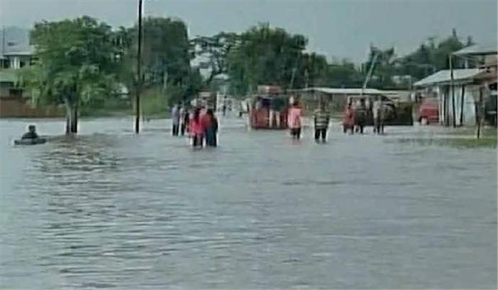 मणिपुर में बाढ़ और भूस्खलन से यातायात बाधित