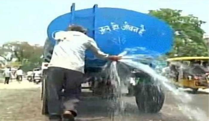 मराठवाडा: जलाशयों का पानी घटा, टैंकर से जल आपूर्ति की जारही