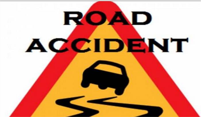 सड़क दुर्घटना में बाइक सवार तीन व्यक्तियों की मौत