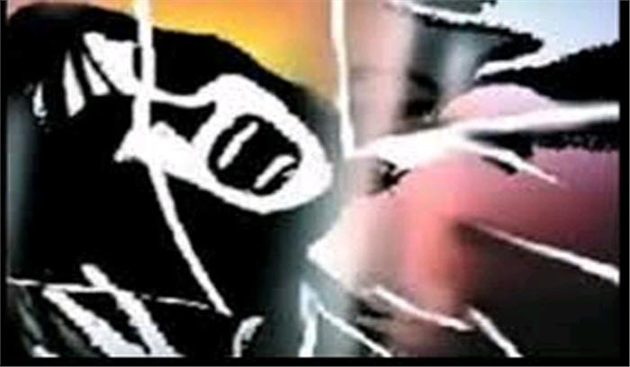 शादी से इंकार और शिकायत पर युवक ने महिला की हत्या की शादी से इंकार और शिकायत पर युवक ने महिला की हत्या की