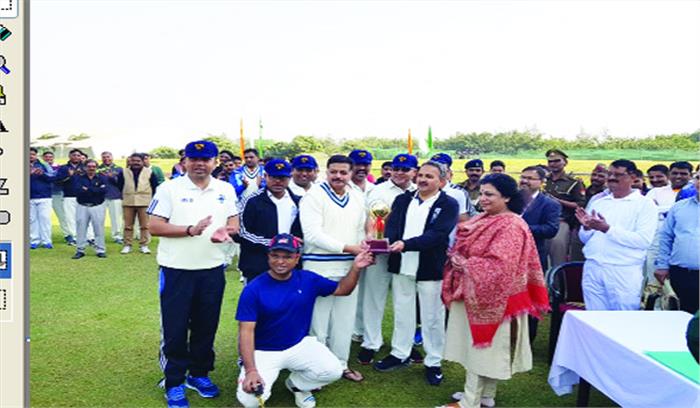 आईपीएस टीम ने पांच विकेट से जीता मैच