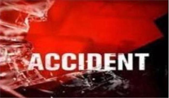 मारुती वैन ने बाइक को मारी टक्कर, 2 की मौत 
