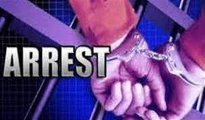 मथुरा में ट्रक सवार तस्कर गिरफ्तार, 40 लाख की शराब बरामद मथुरा में ट्रक सवार तस्कर गिरफ्तार, 40 लाख की शराब बरामद