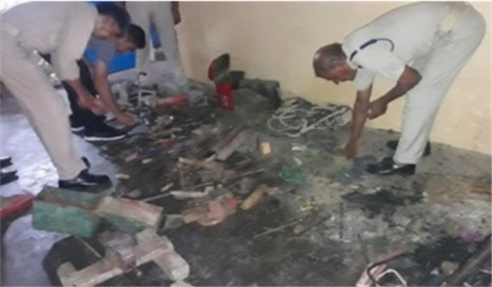 मथुरा में पुलिस ने छापा मारकर हथियार बनाने की फैक्ट्री का भंडाफोड किया