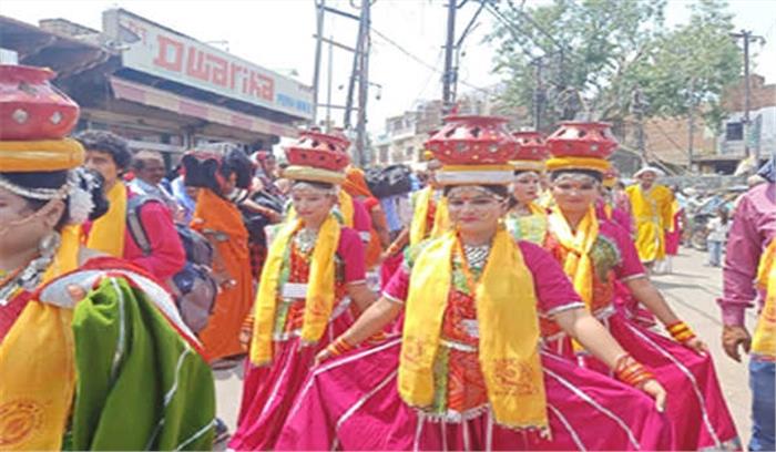 मथुरा में जन्माष्टमी की धूम, योगी कल करेंगे कान्हा के दर्शन