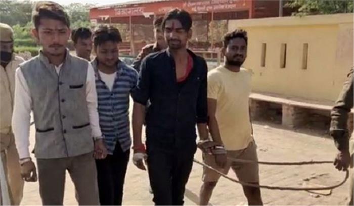 मथुरा में 4 युवकों ने ईदगाह में किया हनुमान चालीसा का पाठ, हिरासत में