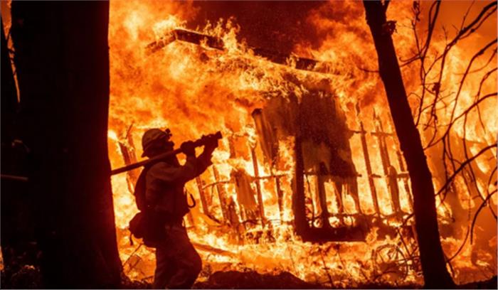 मथुरा: नूडल फैक्ट्री में विस्फोट से चार झुलसे मथुरा: नूडल फैक्ट्री में विस्फोट से चार झुलसे