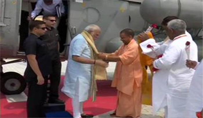 प्रधानमंत्री नरेन्द्र मोदी ने की मुख्यमंत्री योगी की प्रशंसा प्रधानमंत्री नरेन्द्र मोदी ने की मुख्यमंत्री योगी की प्रशंसा