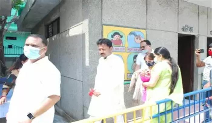 पूर्वी दिल्ली के महापौर ने अशोक नगर वार्ड का किया दौरा, आरडब्ल्यूए ने क्षेत्र में अवैध पार्किंग पर दी जानकारी