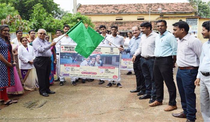 प्रचार रथ को हरी झंडी दिखाकर किया रवाना
