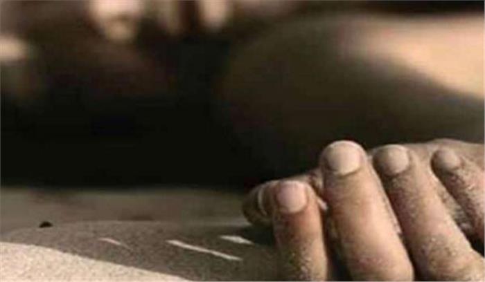 पती ने पत्नी और दो संतान की हत्या के बाद आत्मसमर्पण किया