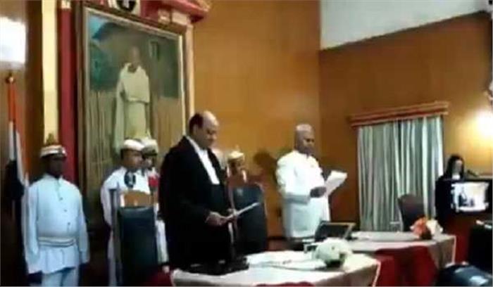 न्यायमूर्ति रफीक ने मेघालय हाई कोर्ट के मुख्य न्यायाधीश के रूप में शपथ ली न्यायमूर्ति रफीक ने मेघालय हाई कोर्ट के मुख्य न्यायाधीश के रूप में शपथ ली