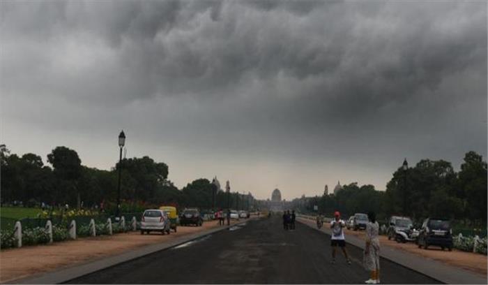 दिल्ली में बादल छाए,आज फिर हो सकती है हल्की बारिश