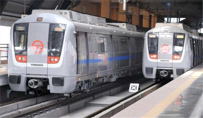 मेट्रो की एलसीडी स्क्रीन पर चल गई अश्लील फिल्म