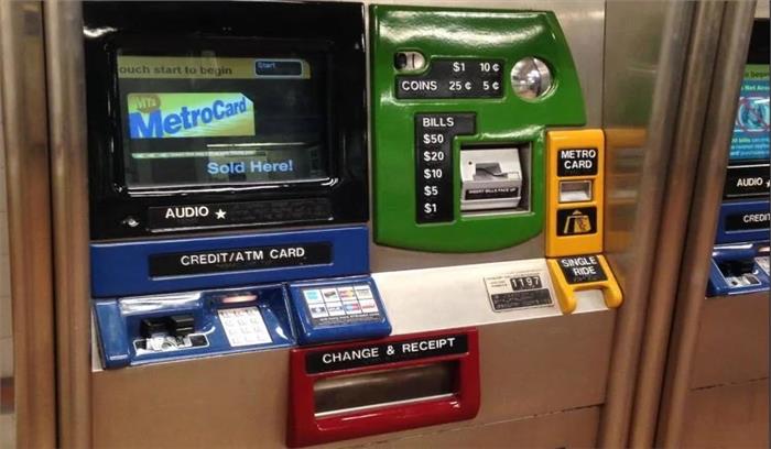 टोकन काउंंटर बंद, वेंडिंग मशीनें भी पड़ीं खराब