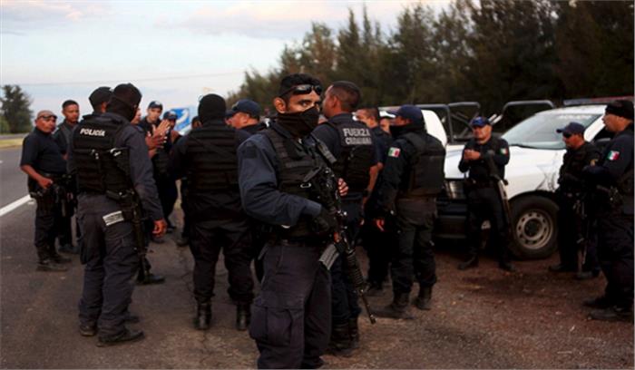 मेक्सिको में गोलीबारी, 4 की मौत मेक्सिको में गोलीबारी, 4 की मौत