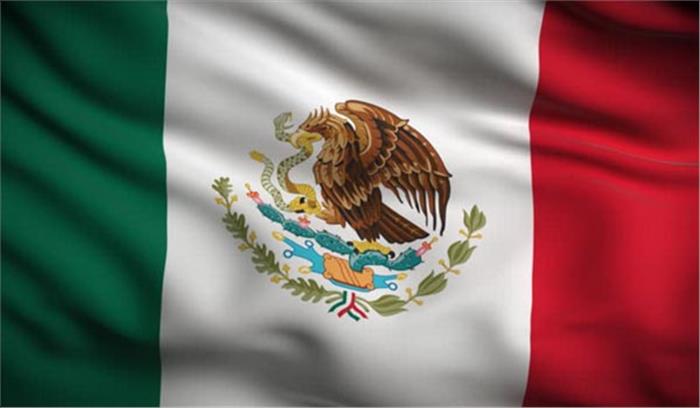 मेक्सिको में ट्रक पलटने से दुर्घटना, 18 की मौत मेक्सिको में ट्रक पलटने से दुर्घटना, 18 की मौत