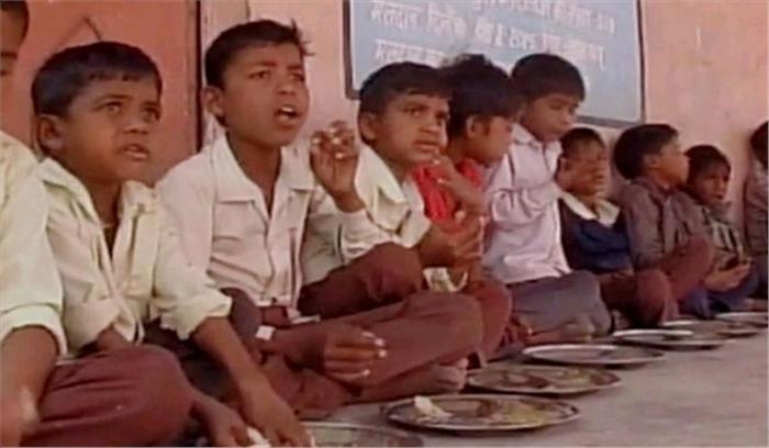 मिड डे मील व प्रसूति गृह की हालत पर अधिकारियों को लगी फटकार