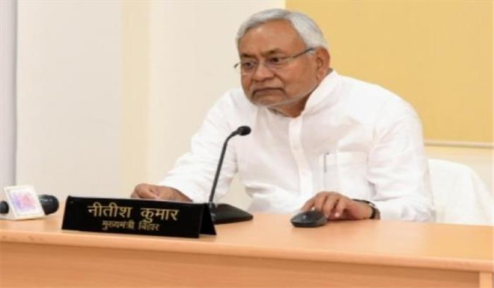 प्रवासी मजदूरों के लिए वाहनों की व्यवस्था है, पैदल न चलें : नीतीश