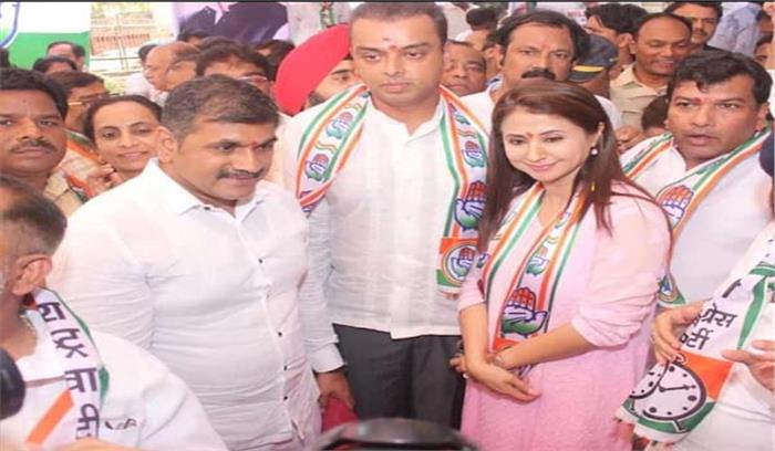 मुंबई : उर्मिला मातोंडकर के समर्थन में आए मिलिंद देवड़ा