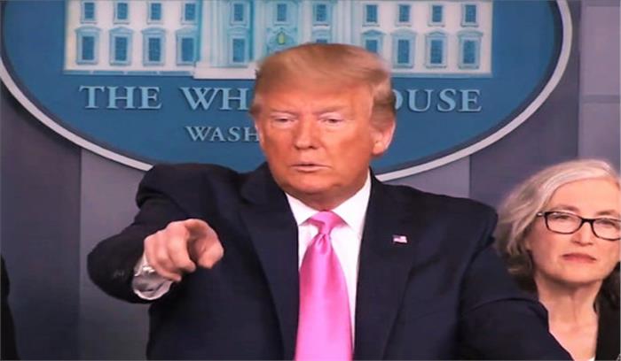 सैन्य अस्पताल के दौरे के दौरान मास्क पहने नजर आए ट्रंप