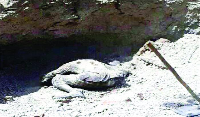 छुही खदान में दबकर अधेड़ की मौत