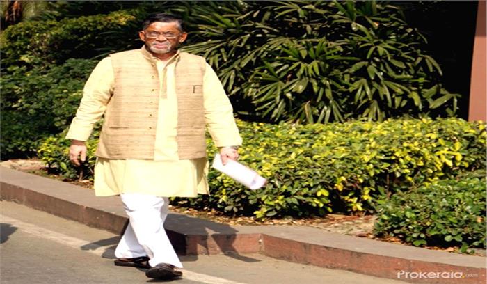 खानों में श्रमिकों की सुरक्षा से कोई समझौता नहीं : संतोष गंगवार