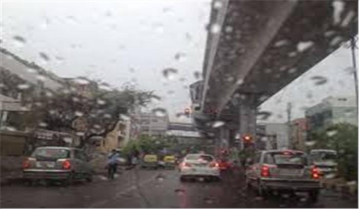 दिल्ली में आज भी दिनभर छाए रहेंगे बादल, बारिश के भी आसार