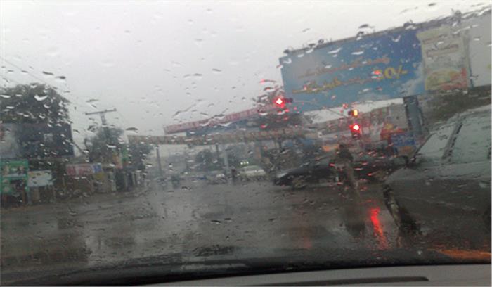 दिल्ली में बादल छाए, हल्की बारिश होने की संभावना​​​​​​​