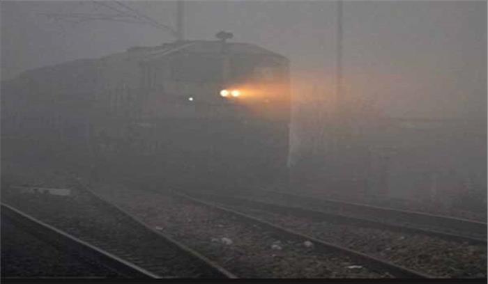 दिल्ली में न्यूनतम तापमान 8.2 डिग्री सेल्सियस, 18 ट्रेनें रद्द दिल्ली में न्यूनतम तापमान 8.2 डिग्री सेल्सियस, 18 ट्रेनें रद्द