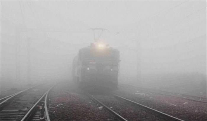 दिल्ली में कोहरे के वजह से 13 ट्रेनें रद्द