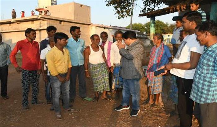 जब मंत्री डॉ.डहरिया को ग्रामीणों के सामने जोडऩा पड़ा हाथ....